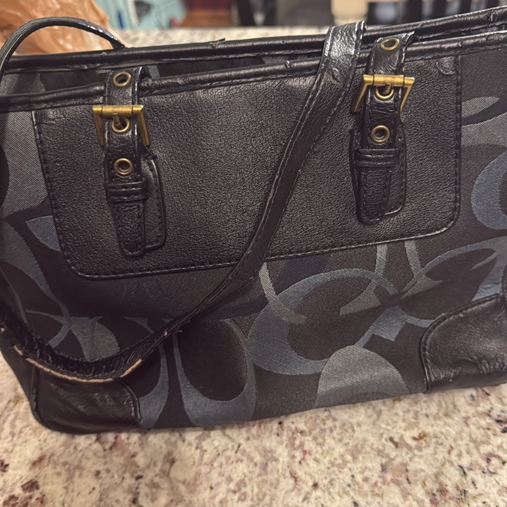 Coach - Picture 2 of 4